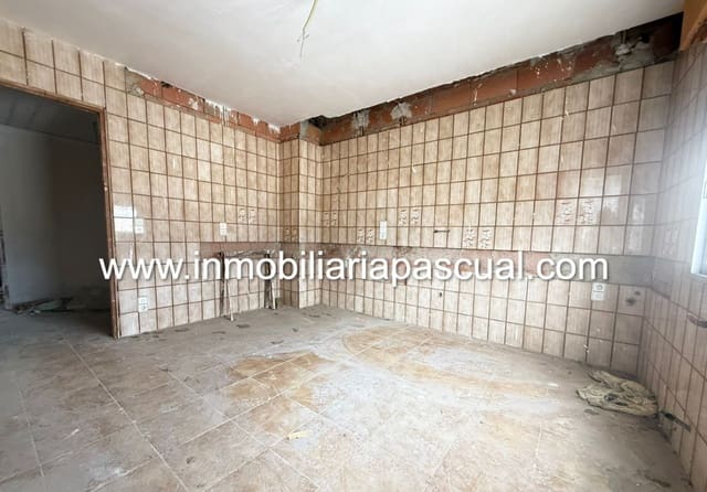4 bedroom Flat for sale in Muro de Alcoy - € 60,000 (Ref: 8992800)
