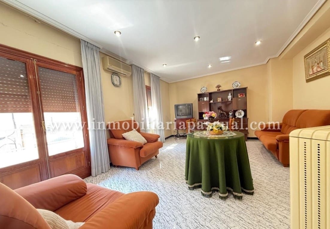 4 bedroom Flat for sale in Cocentaina with garage - € 140,000 (Ref: 9108271)