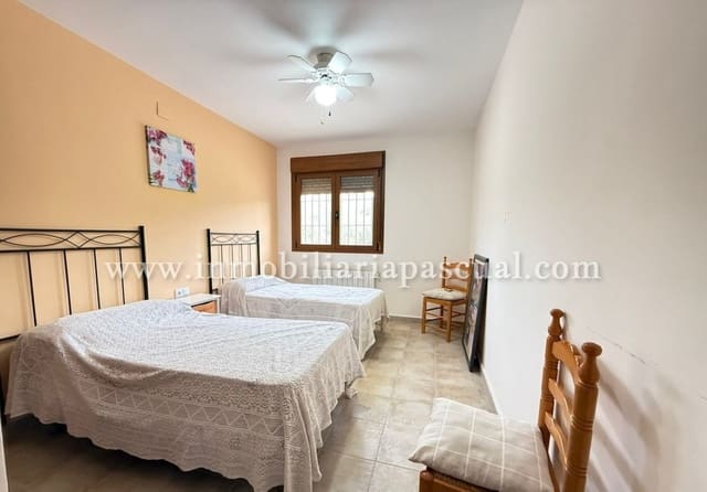 4 slaapkamer Villa te koop in Cocentaina met zwembad garage - € 400.000 (Ref: 9322380)