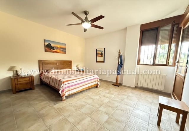 4 slaapkamer Villa te koop in Cocentaina met zwembad garage - € 400.000 (Ref: 9322380)