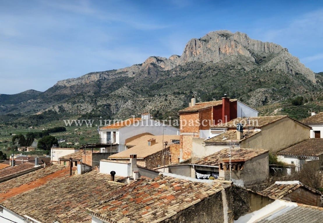 3 bedroom Terraced Villa for sale in Beniarres with garage - € 42,000 (Ref: 9731636)