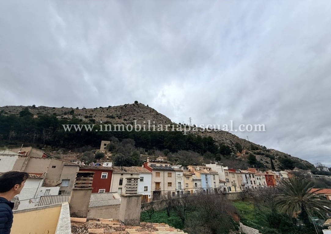 5 bedroom Villa for sale in Cocentaina with garage - € 160,000 (Ref: 9743095)