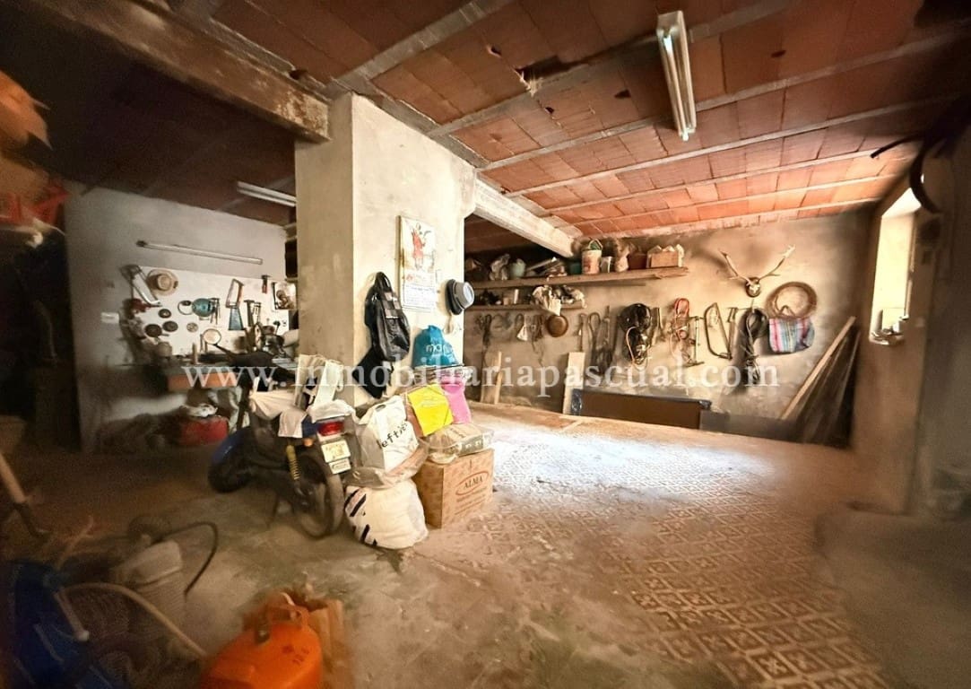 5 bedroom Villa for sale in Cocentaina with garage - € 160,000 (Ref: 9743095)