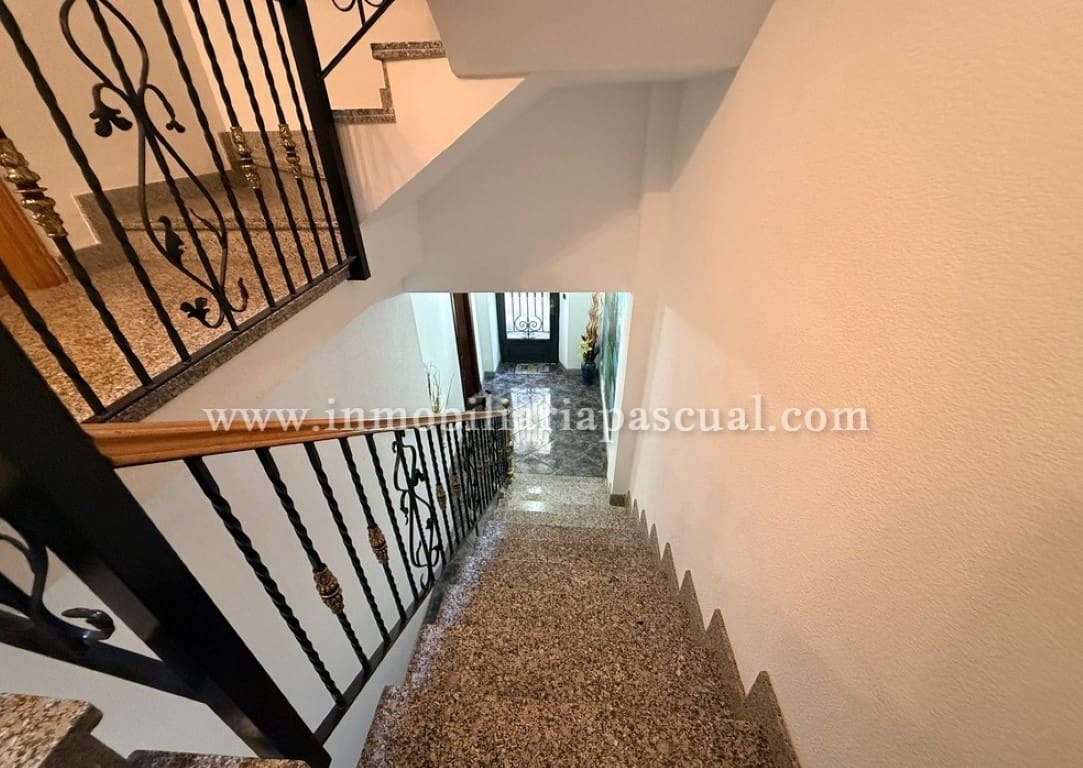 5 bedroom Villa for sale in Cocentaina with garage - € 160,000 (Ref: 9743095)