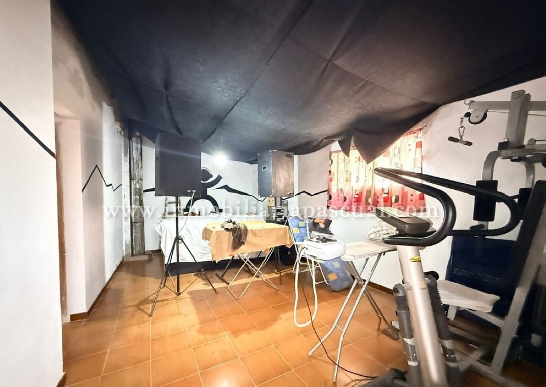 5 bedroom Villa for sale in Cocentaina with garage - € 160,000 (Ref: 9743095)