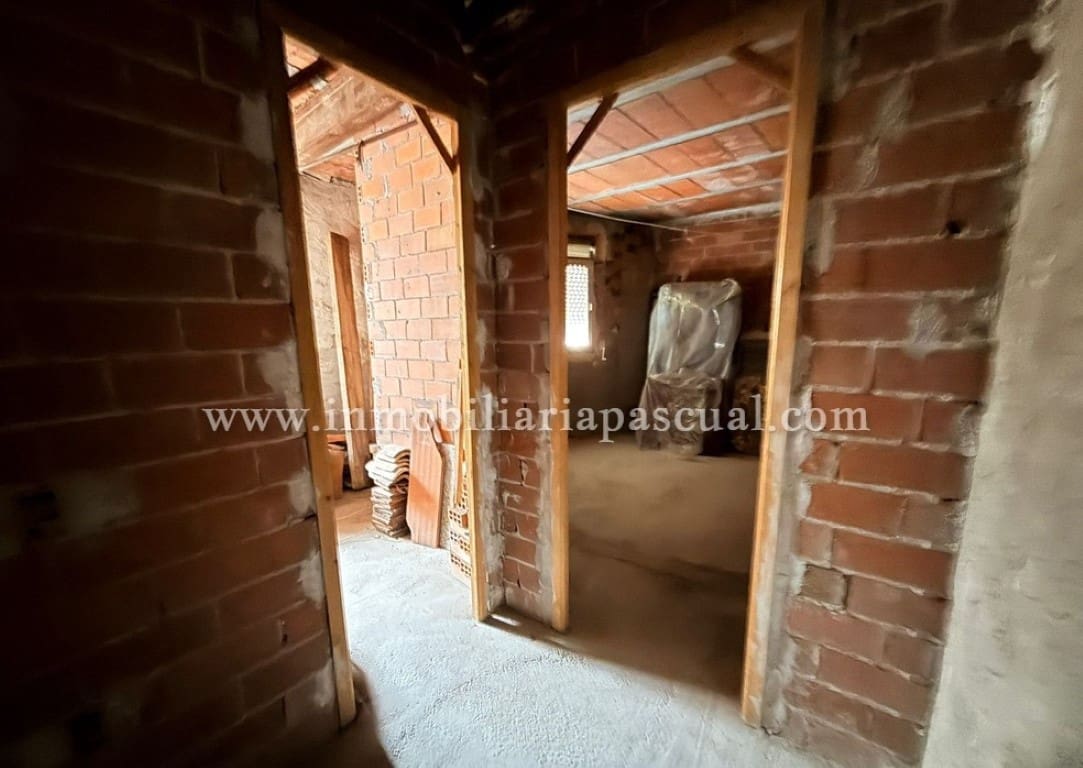 5 bedroom Villa for sale in Cocentaina with garage - € 160,000 (Ref: 9743095)