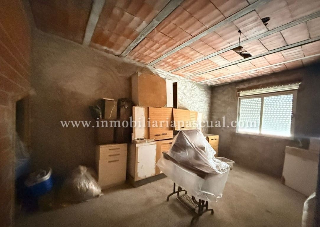 5 bedroom Villa for sale in Cocentaina with garage - € 160,000 (Ref: 9743095)