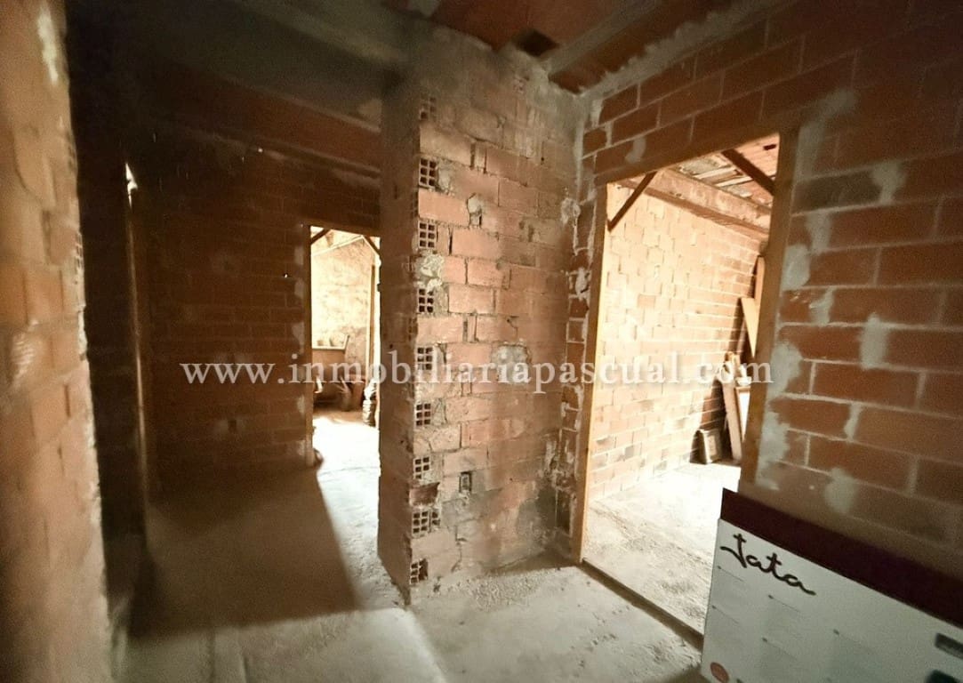 5 bedroom Villa for sale in Cocentaina with garage - € 160,000 (Ref: 9743095)