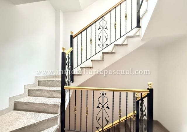 5 bedroom Villa for sale in Cocentaina with garage - € 160,000 (Ref: 9743095)