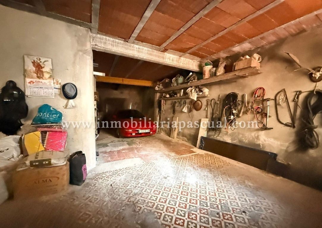 5 bedroom Villa for sale in Cocentaina with garage - € 160,000 (Ref: 9743095)