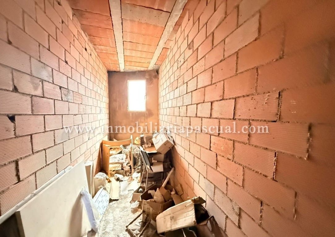 5 bedroom Villa for sale in Cocentaina with garage - € 160,000 (Ref: 9743095)