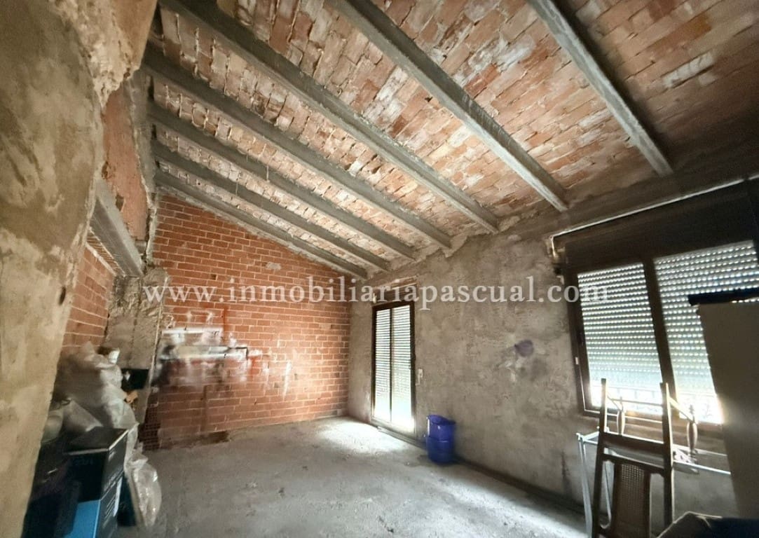 5 bedroom Villa for sale in Cocentaina with garage - € 160,000 (Ref: 9743095)