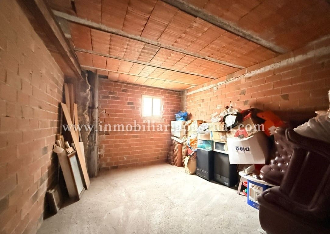 5 bedroom Villa for sale in Cocentaina with garage - € 160,000 (Ref: 9743095)