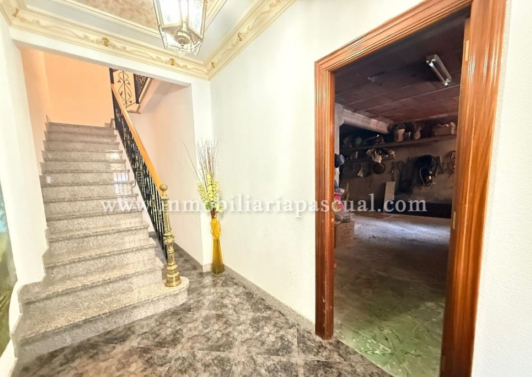 5 bedroom Villa for sale in Cocentaina with garage - € 160,000 (Ref: 9743095)