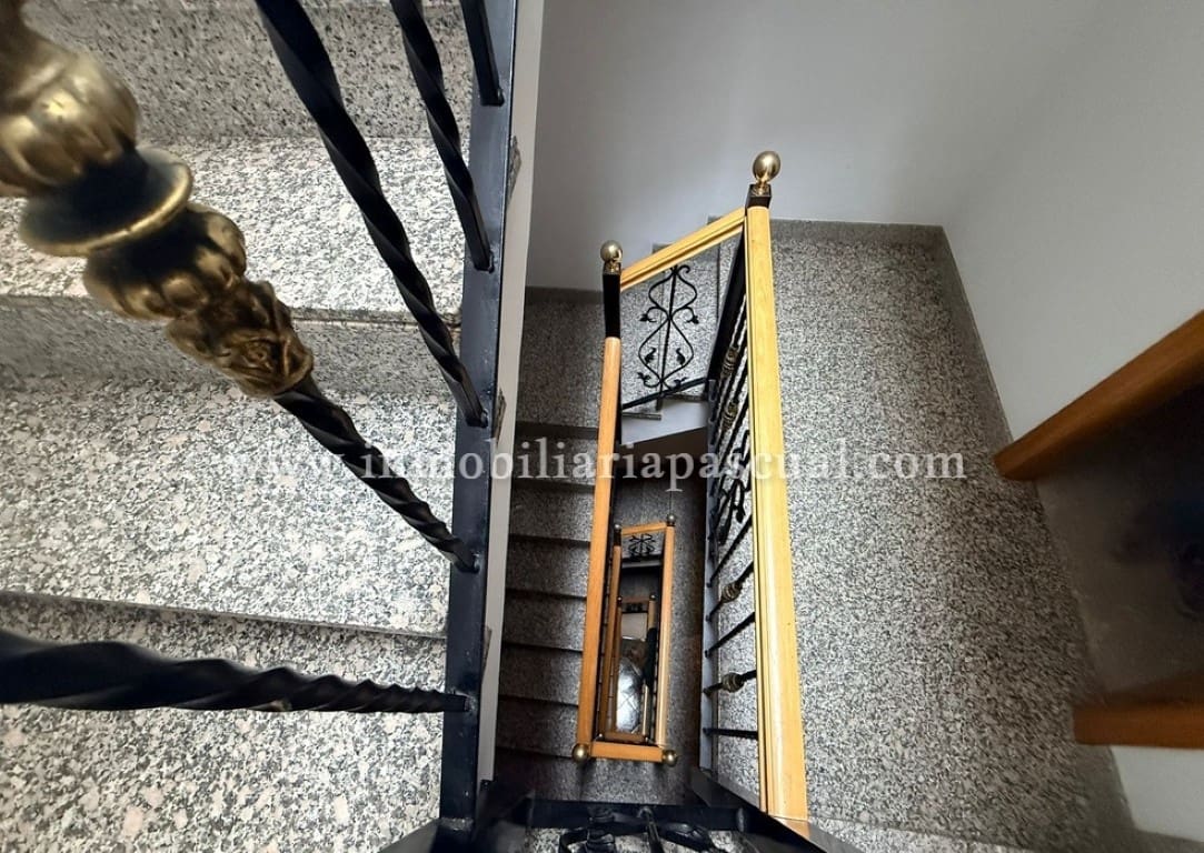 5 bedroom Villa for sale in Cocentaina with garage - € 160,000 (Ref: 9743095)