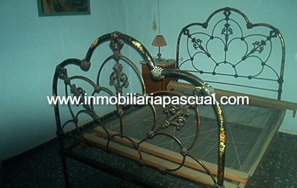Villa for sale in Muro de Alcoy - € 200,000 (Ref: 9902438)