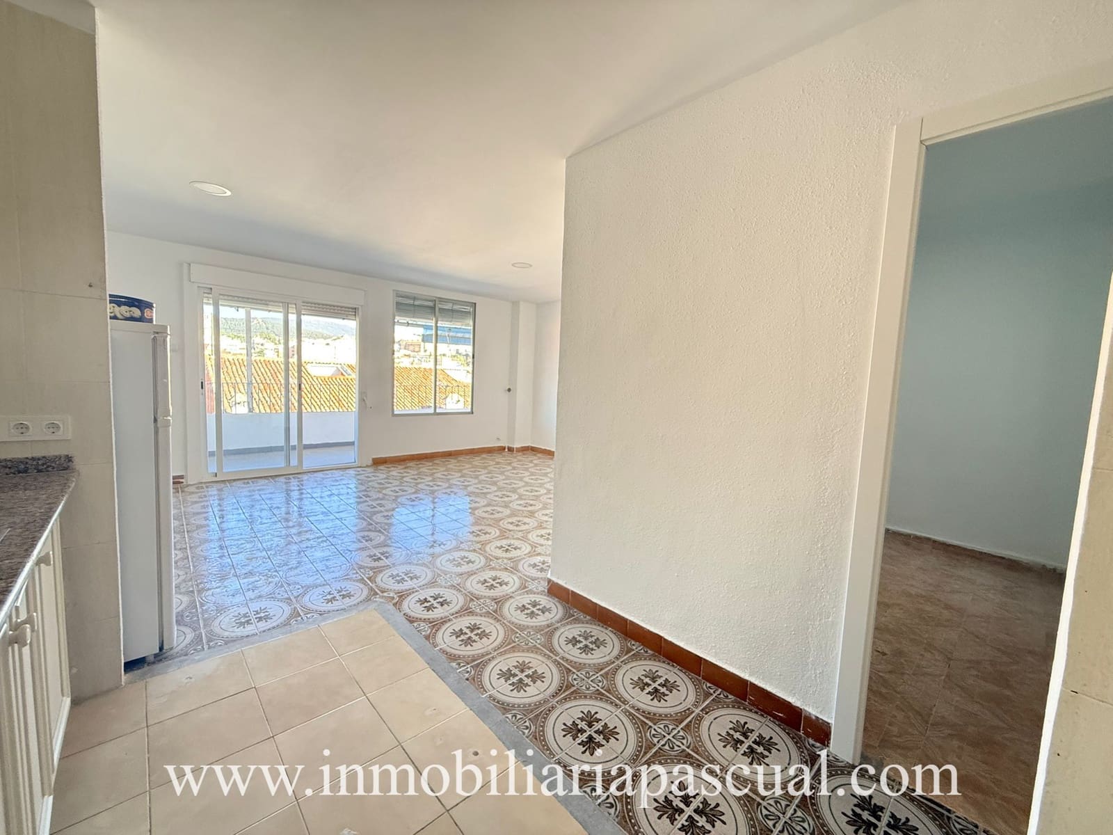 3 bedroom Apartment for sale in Alcoy / Alcoi - € 170,000 (Ref: 9902606)