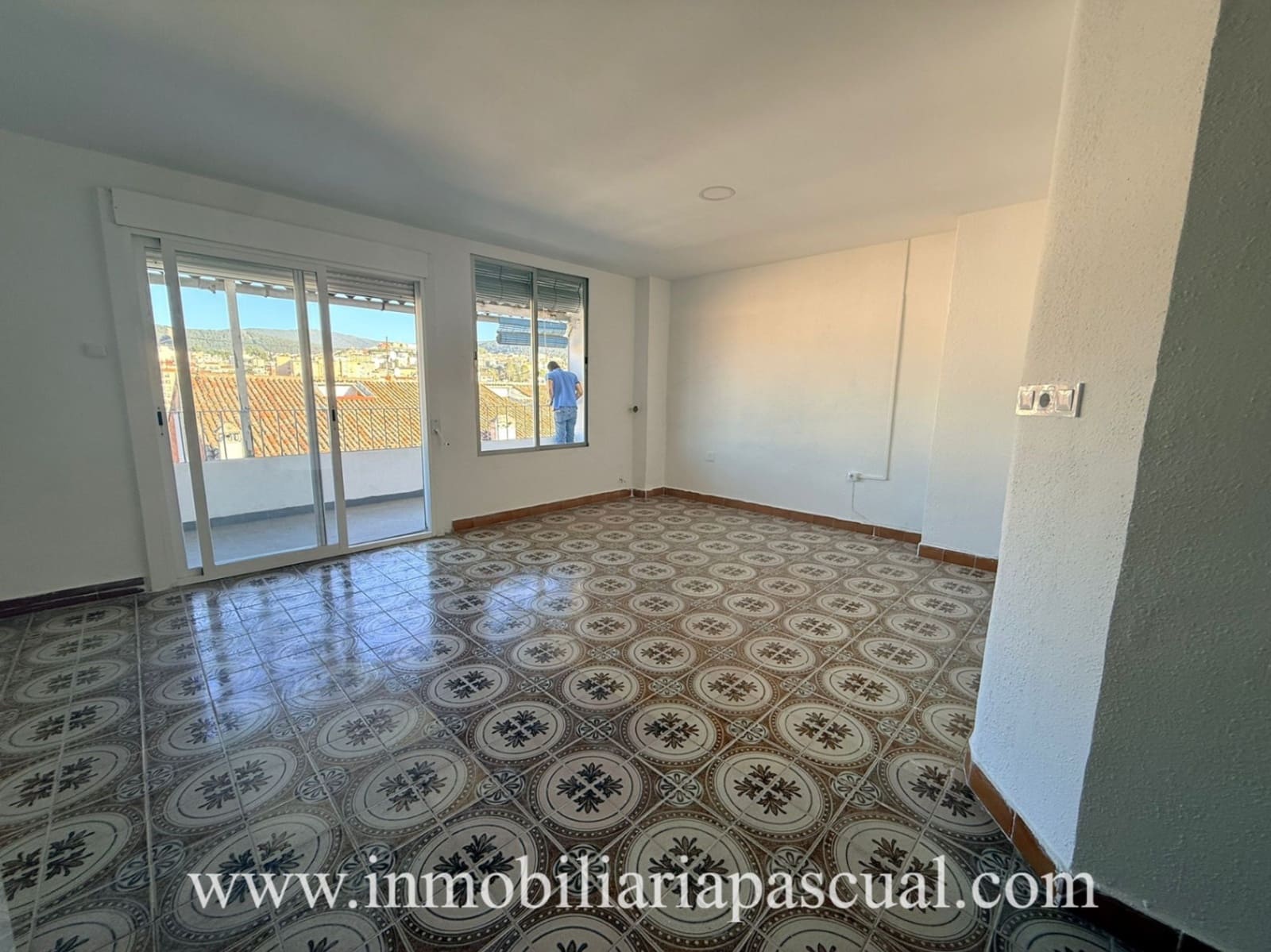 3 bedroom Apartment for sale in Alcoy / Alcoi - € 170,000 (Ref: 9902606)