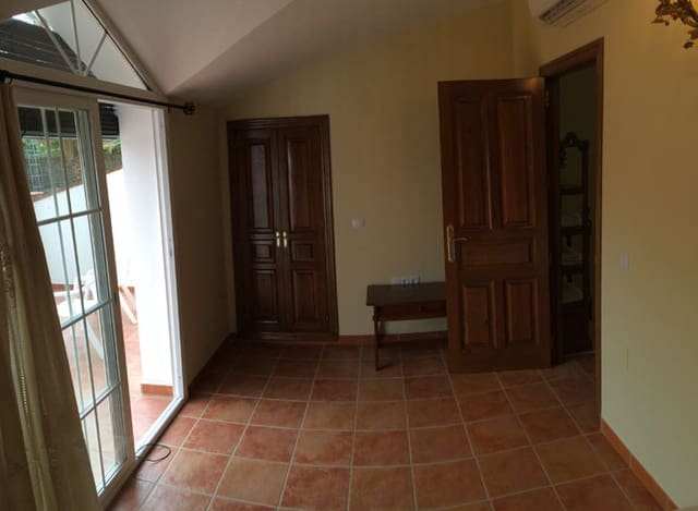 2 sovrum Semi-fristående Villa att hyra i Coín med pool garage - 1 000 € (Ref: 10084952)