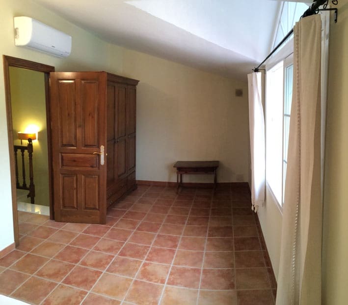 2 camera da letto Villetta Bifamiliare da affittare in Coin con piscina garage - 1.000 € (Rif: 10084952)