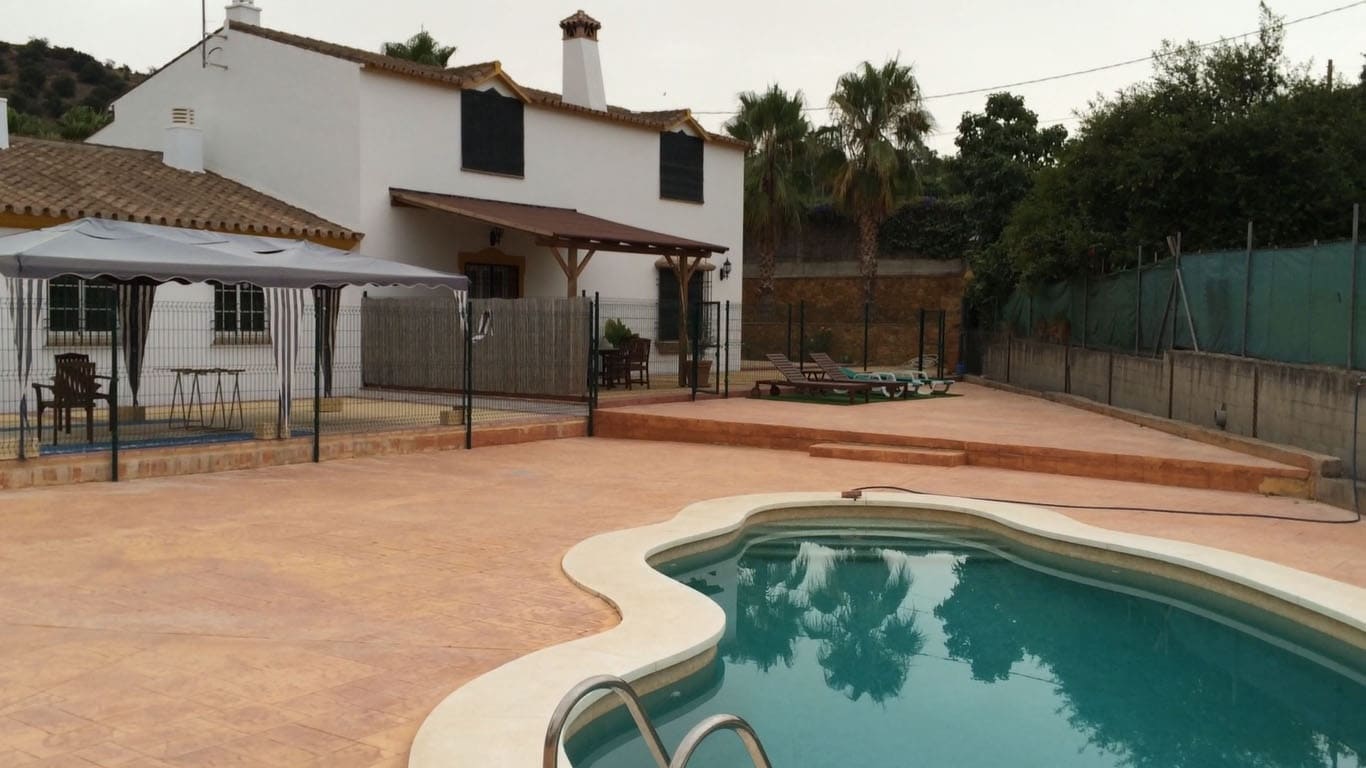 2 camera da letto Villetta Bifamiliare da affittare in Coin con piscina garage - 1.000 € (Rif: 10084952)