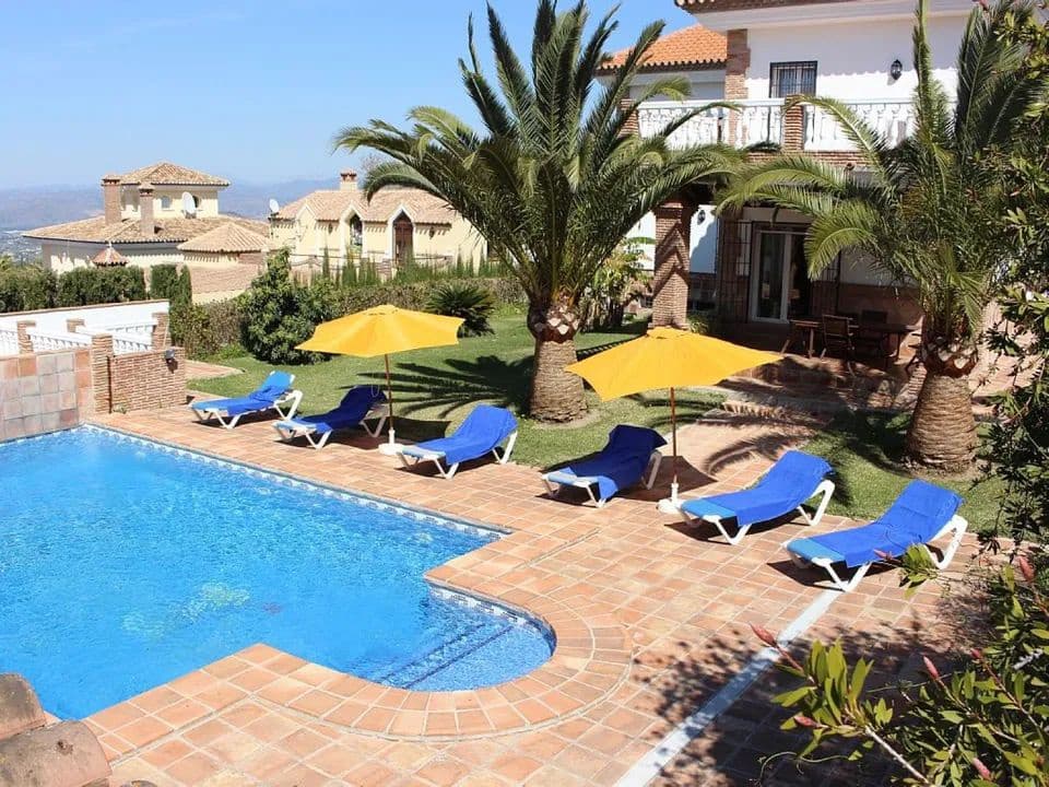 5 bedroom Villa for rent in Alhaurin el Grande with pool garage - € 2,800 (Ref: 4866459)