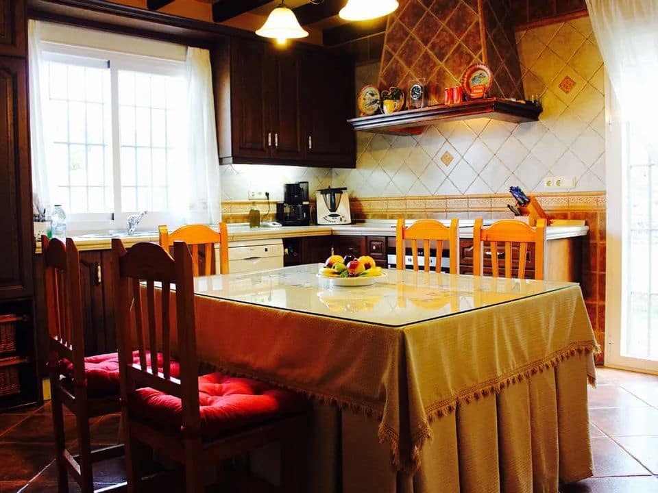 5 bedroom Villa for rent in Alhaurin el Grande with pool garage - € 2,800 (Ref: 4866459)