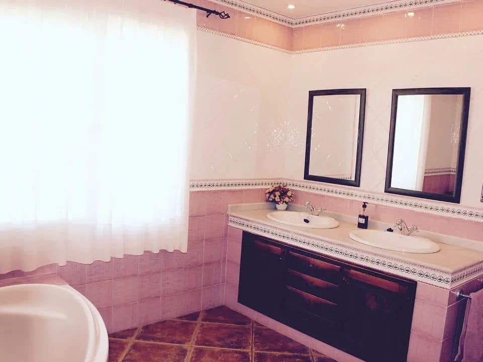 5 bedroom Villa for rent in Alhaurin el Grande with pool garage - € 2,800 (Ref: 4866459)