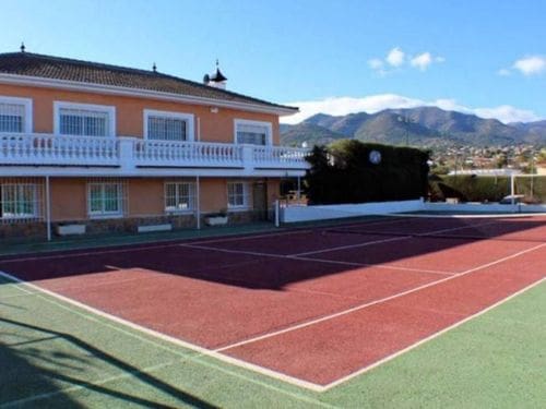 4 quarto Moradia para arrendar em Alhaurin de la Torre com piscina garagem - 3 500 € (Ref: 5560424)