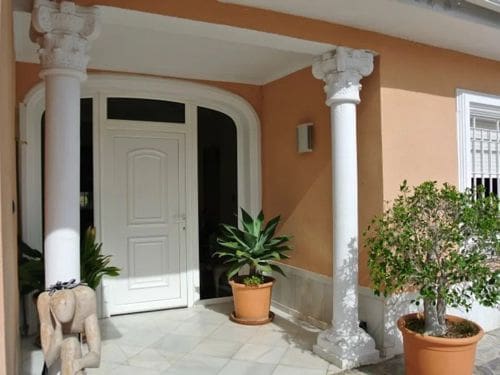 4 quarto Moradia para arrendar em Alhaurin de la Torre com piscina garagem - 3 500 € (Ref: 5560424)