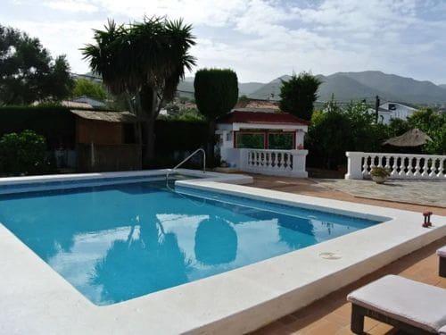 4 quarto Moradia para arrendar em Alhaurin de la Torre com piscina garagem - 3 500 € (Ref: 5560424)