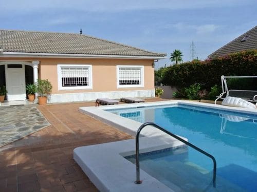 4 quarto Moradia para arrendar em Alhaurín de la Torre com piscina garagem - 3 500 € (Ref: 5560424)