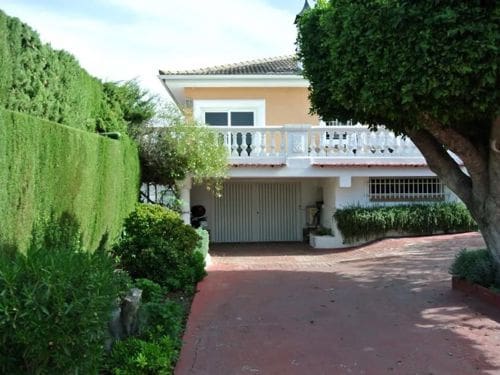 4 quarto Moradia para arrendar em Alhaurin de la Torre com piscina garagem - 3 500 € (Ref: 5560424)