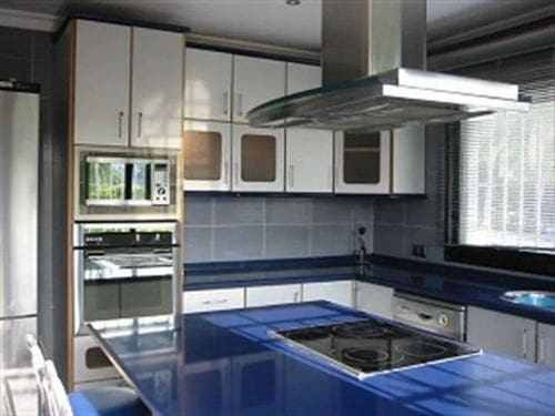 4 quarto Moradia para arrendar em Alhaurin de la Torre com piscina garagem - 3 500 € (Ref: 5560424)