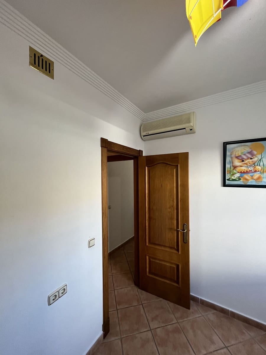 4 soveværelse Villa til leje i Alhaurin de la Torre med swimmingpool garage - € 2.000 (Ref: 8051893)