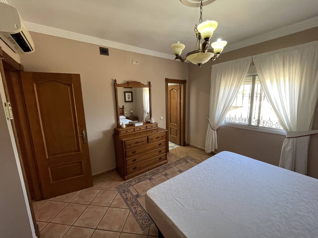 4 soveværelse Villa til leje i Alhaurin de la Torre med swimmingpool garage - € 2.000 (Ref: 8051893)