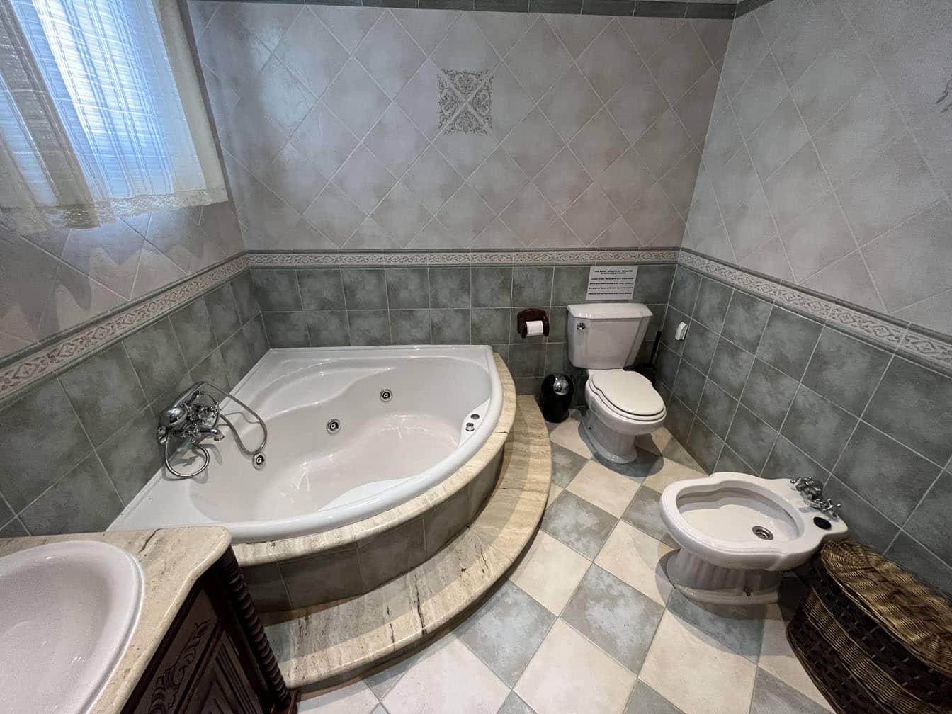 4 soveværelse Villa til leje i Alhaurin de la Torre med swimmingpool garage - € 2.000 (Ref: 8051893)