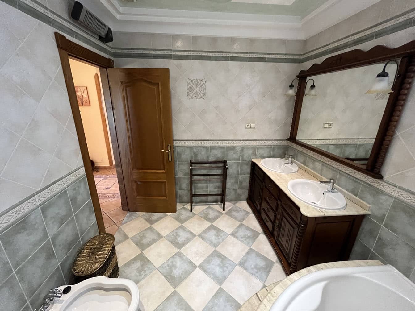 4 soveværelse Villa til leje i Alhaurin de la Torre med swimmingpool garage - € 2.000 (Ref: 8051893)