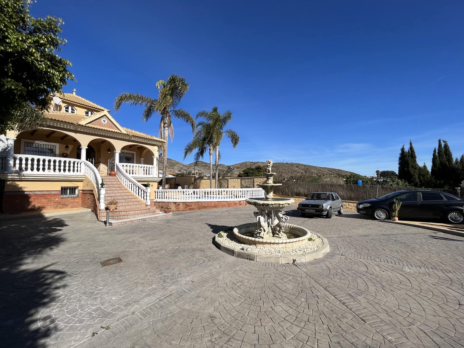 4 soveværelse Villa til leje i Alhaurin de la Torre med swimmingpool garage - € 2.000 (Ref: 8051893)