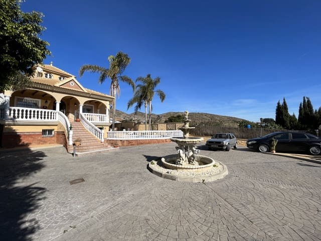 4 soveværelse Villa til leje i Alhaurín de la Torre med swimmingpool garage - € 2.000 (Ref: 8051893)