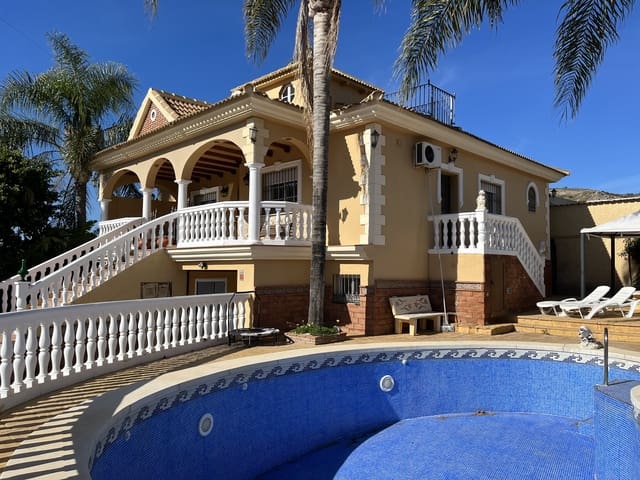 4 soveværelse Villa til leje i Alhaurín de la Torre med swimmingpool garage - € 2.000 (Ref: 8051893)