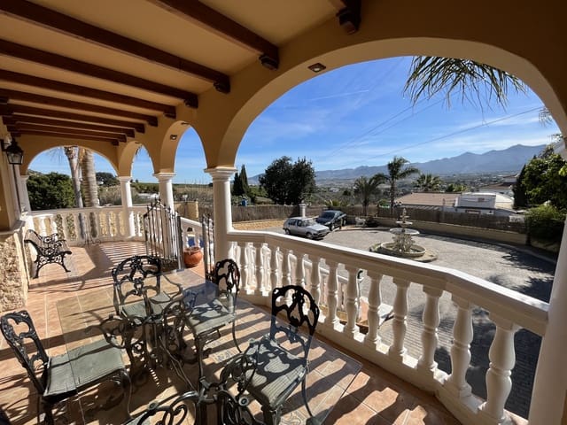 4 soveværelse Villa til leje i Alhaurín de la Torre med swimmingpool garage - € 2.000 (Ref: 8051893)