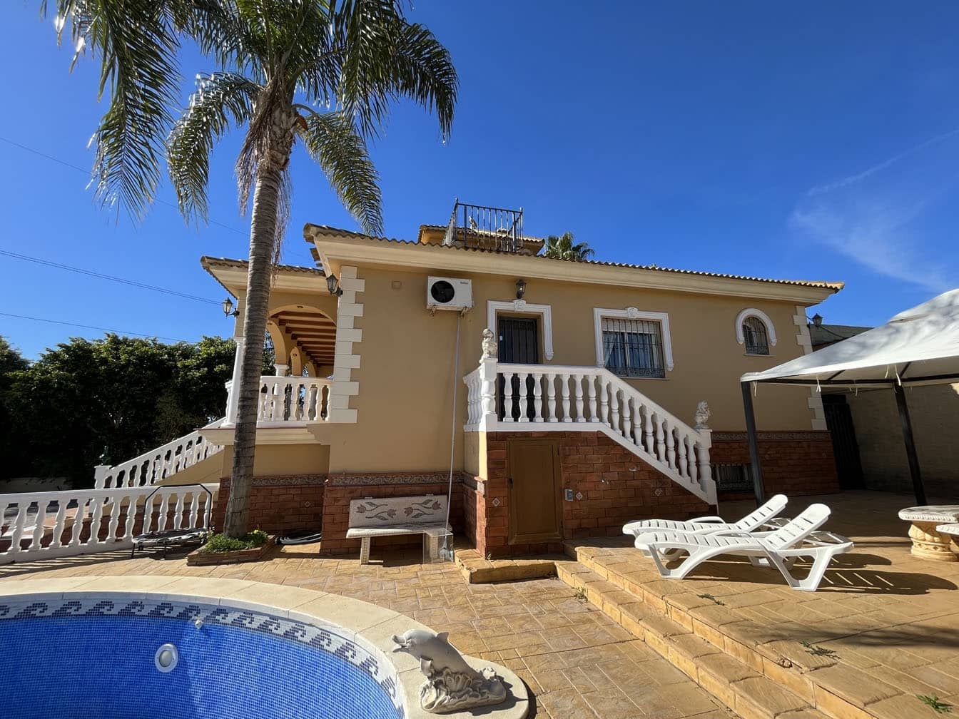 4 soveværelse Villa til leje i Alhaurin de la Torre med swimmingpool garage - € 2.000 (Ref: 8051893)