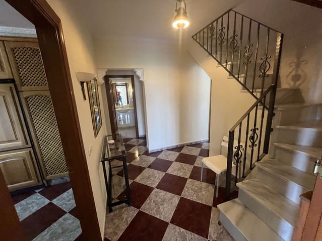 3 soverom Villa til salgs i Alhaurín el Grande med svømmebasseng garasje - € 690 000 (Ref: 9125871)