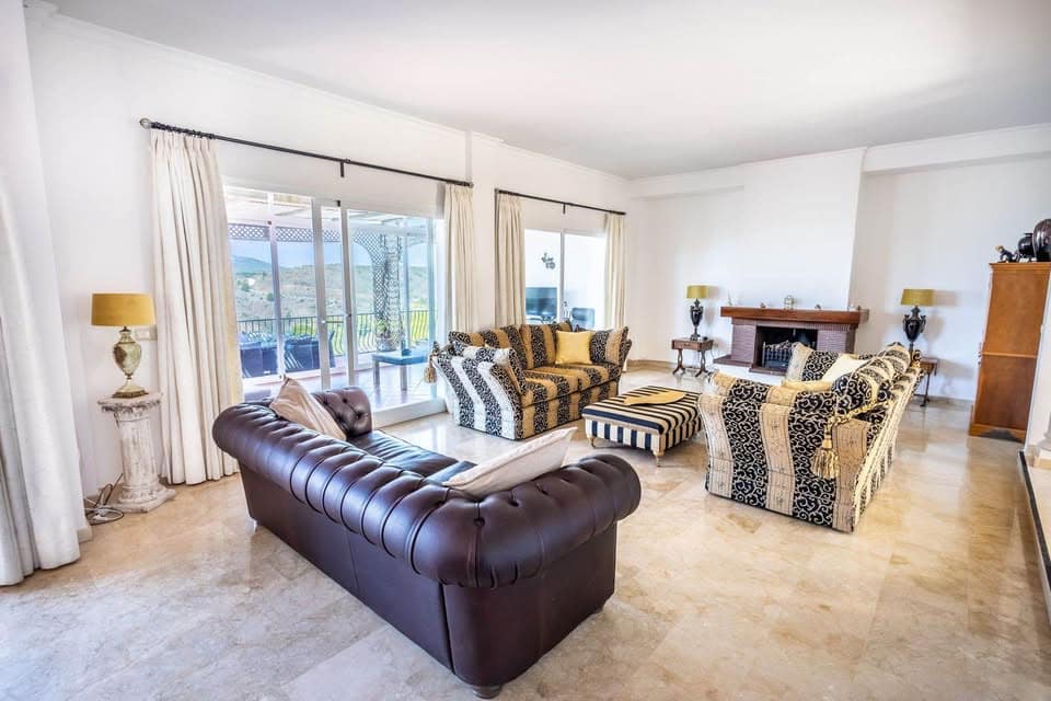 3 soverom Villa til leie i Alhaurin el Grande med svømmebasseng garasje - € 3 500 (Ref: 9360763)