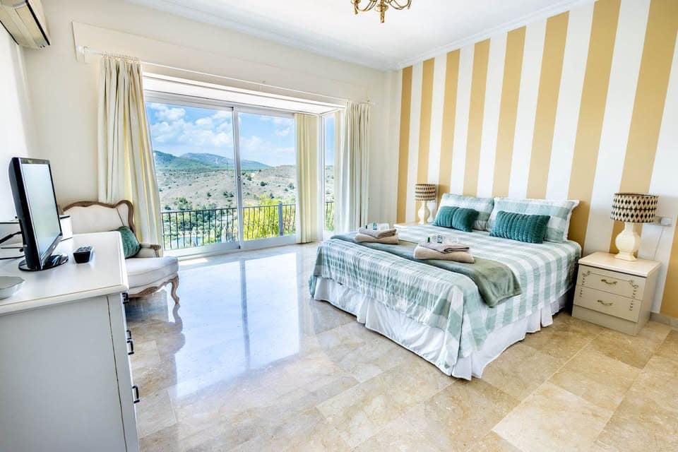 3 soverom Villa til leie i Alhaurin el Grande med svømmebasseng garasje - € 3 500 (Ref: 9360763)