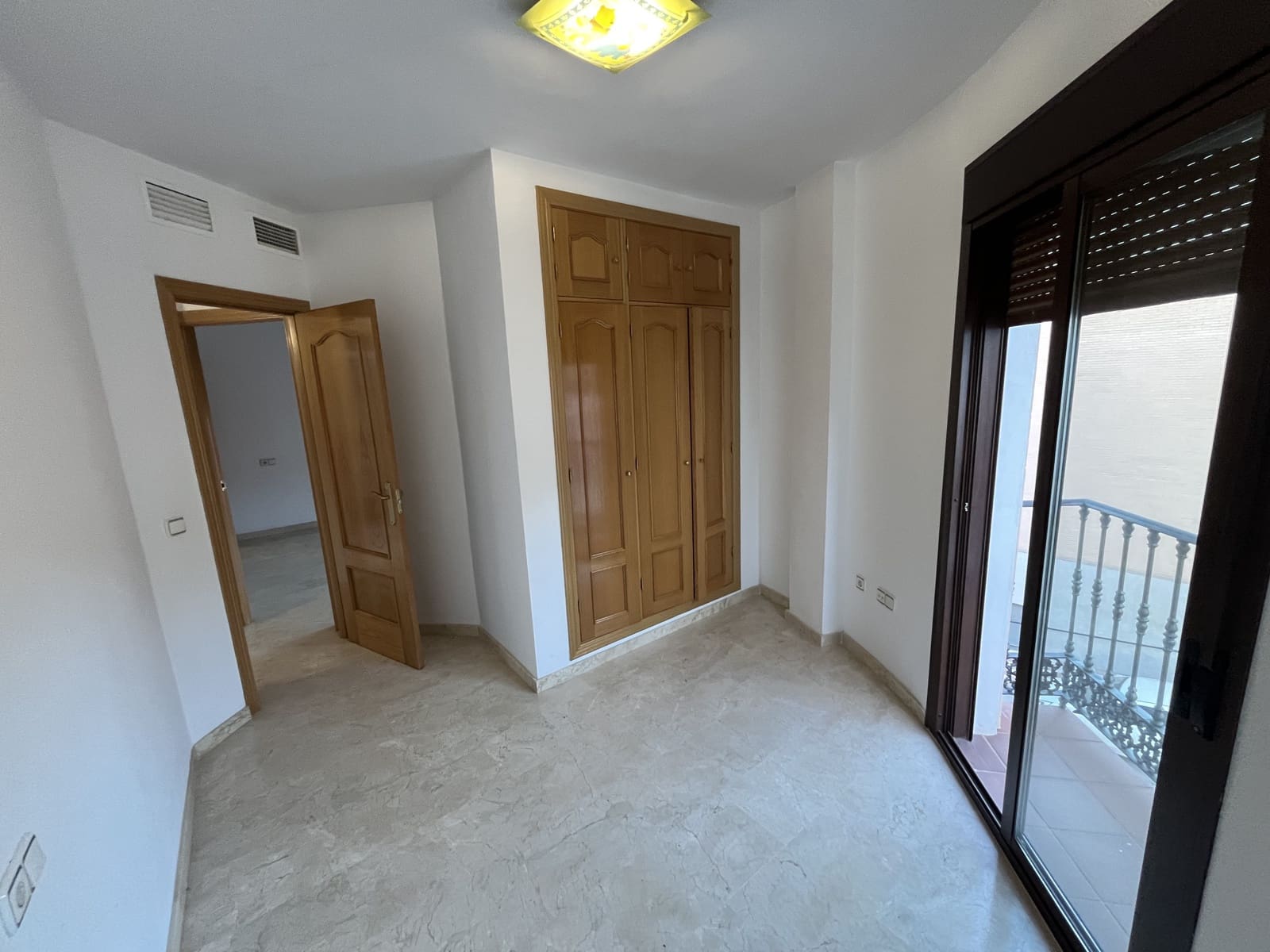 Apartamento de 3 habitaciones en Alhaurín el Grande en alquiler con garaje - 900 € (Ref: 9609487)