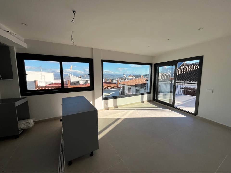 1 bedroom Penthouse for rent in Alhaurin el Grande - € 900 (Ref: 9629494)