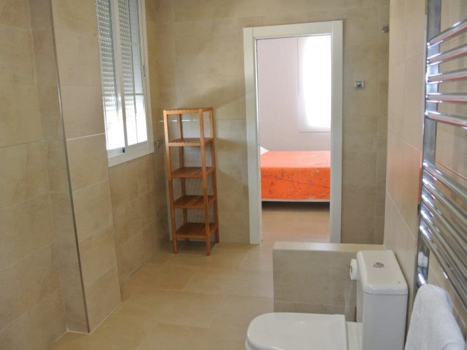 4 bedroom Villa for rent in Alhaurin el Grande with pool garage - € 2,800 (Ref: 9629496)