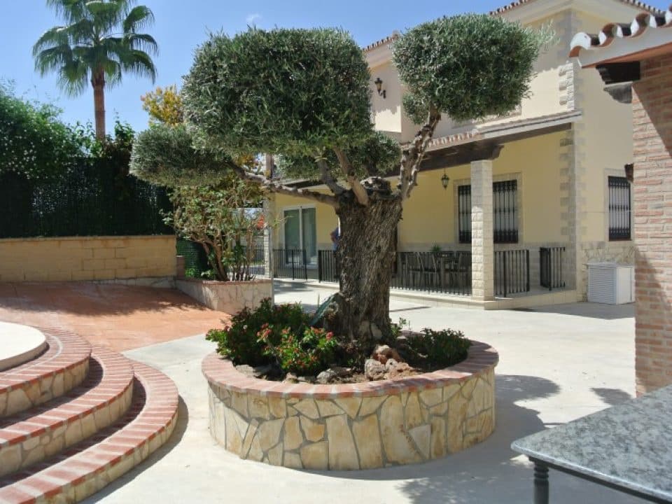 4 bedroom Villa for rent in Alhaurin el Grande with pool garage - € 2,800 (Ref: 9629496)